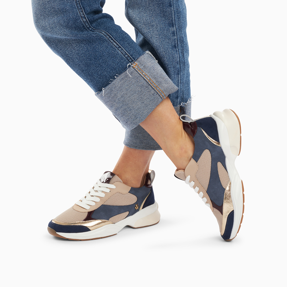 baskets astro à semelle graphique